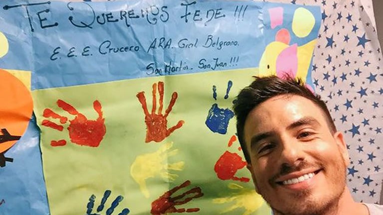 El actor viajó a San Juan y visitó la escuela que representó el año pasado en ShowMatch.