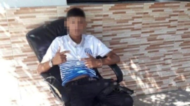 El adolescente anda suelto después de escapar en un traslado a una actividad de resocialización.