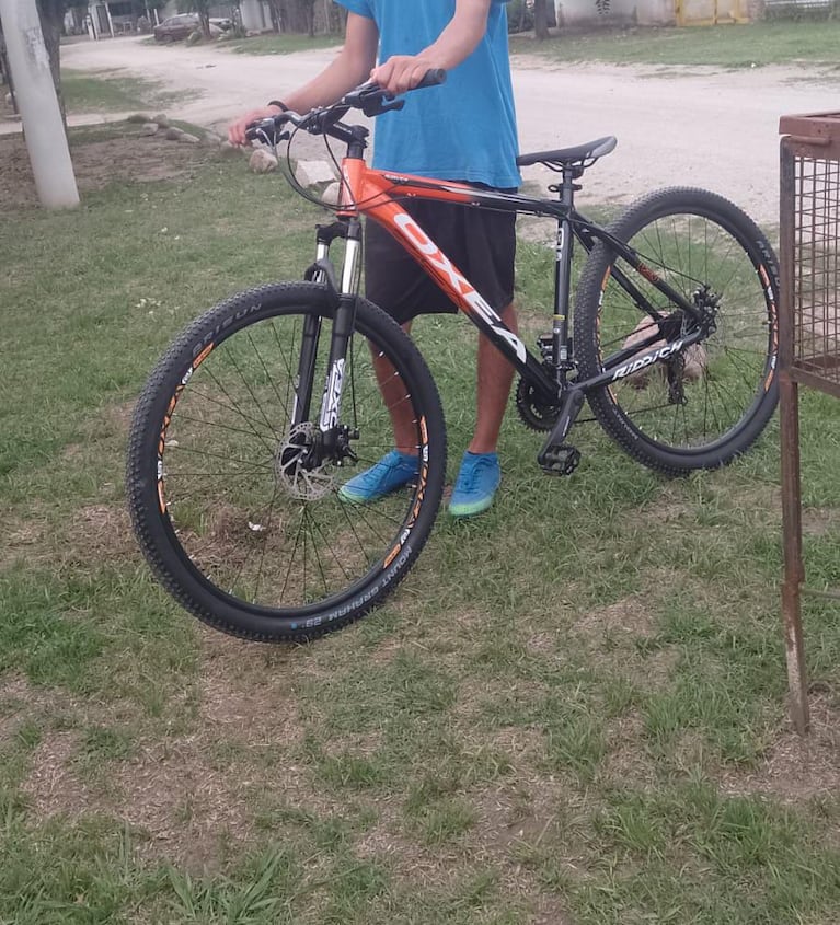 El adolescente busca ayuda para recuperarla.