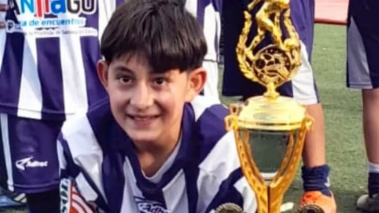 El adolescente se encontraba jugando con sus amigos y vecinos en un potrero.