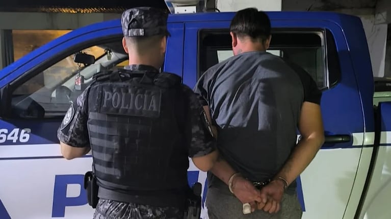 El adulto quedó detenido durante el operativo.