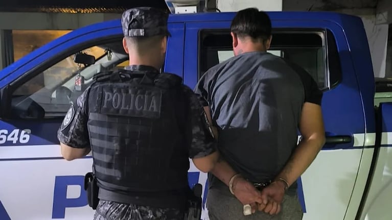 El adulto quedó detenido durante el operativo.