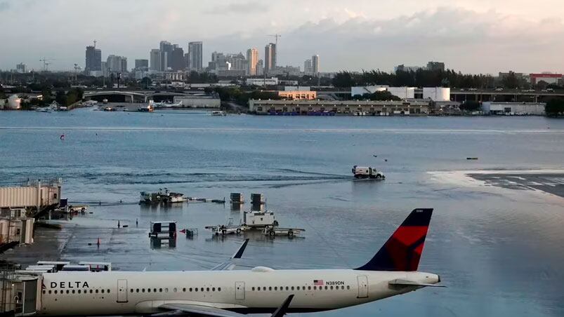 El aeropuerto de Florida, totalmente inundado. 