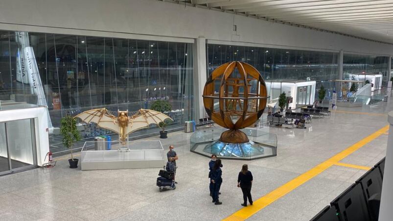 El aeropuerto "Fiumicino", de Roma, uno de los más grandes del mundos: casi vacío por la pandemia. / Foto: Martín Girardi