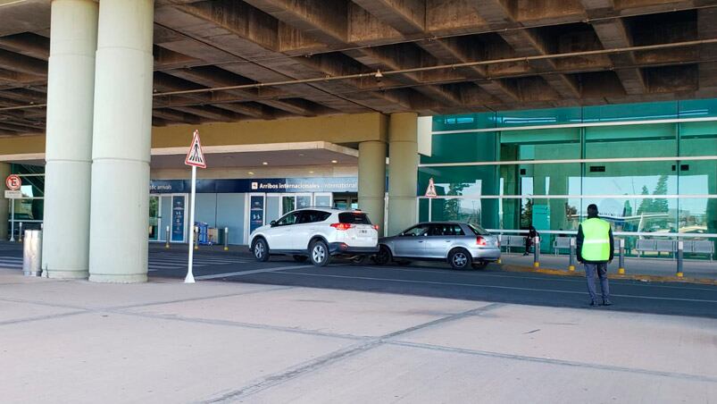 El aeropuerto fue evacuado de manera parcial.