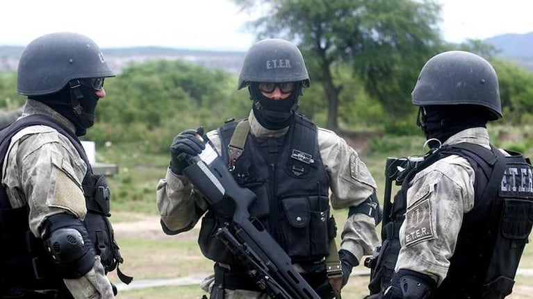 El agente fue detenido tras un operativo en barrio Pueyrredón. (imagen ilustrativa)