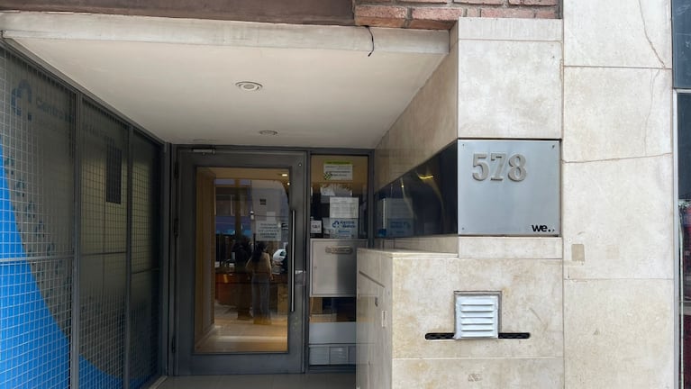 El agresor fue detenido en calzoncillos en la vereda.