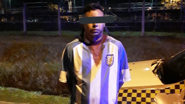 El agresor fue detenido en Tortuguitas, y tenía una herida en la cabeza por lo que debió ser atendido. Foto: Twitter: @DRecchini.