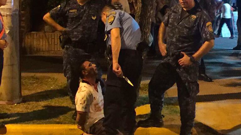 El agresor le cortó la oreja al oficial que intentó detenerlo. Fotos y videos de Radio Jesús María.