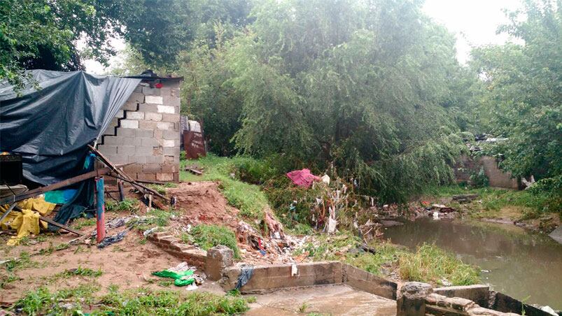 El agua arrasó con todo en algunos barrios y villas de la ciudad.