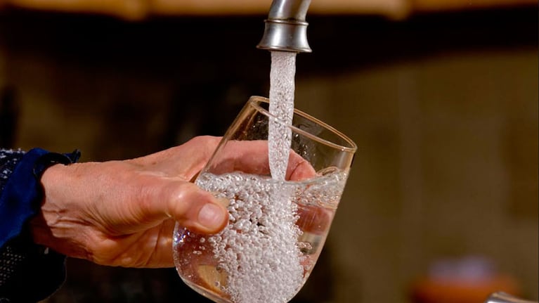 El agua de la canilla cumple con todas las normas establecidas por la OMS. Foto: Aguas Cordobesas.
