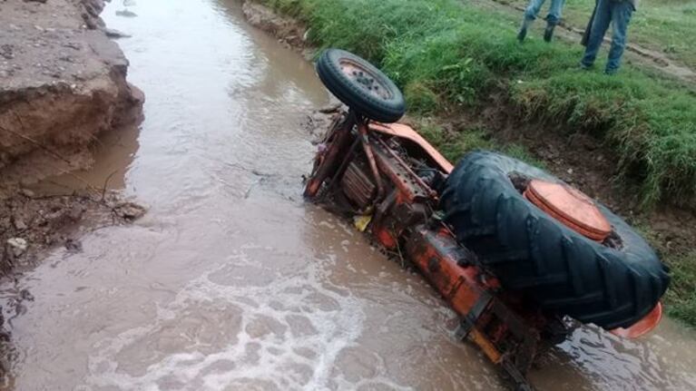 El agua que bajó de los campos tras la lluvia agravó la situación aún más.
