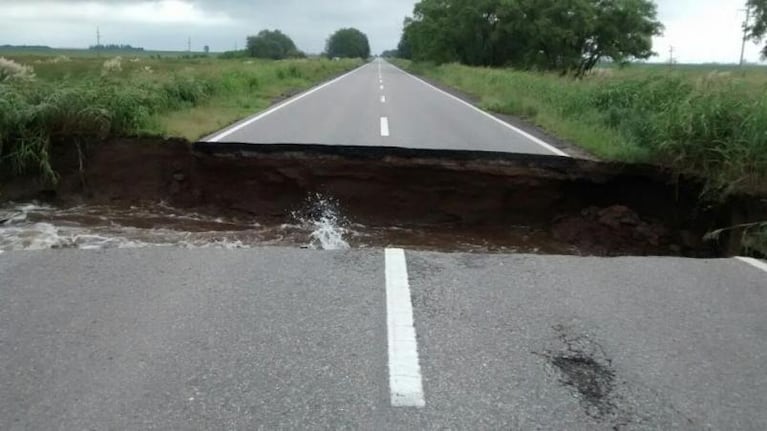 El agua se "tragó" parte de la ruta 158