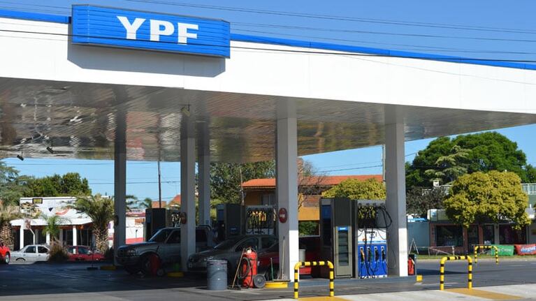 El ajuste es para llegar a precios del combustible a niveles internacionales. Foto: Lucio Casalla/ElDoce.tv