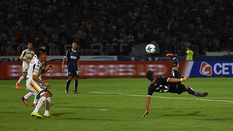 El Albiazul fue mucho más que los bahienses. Foto: Lucio Casalla / ElDoce.tv.