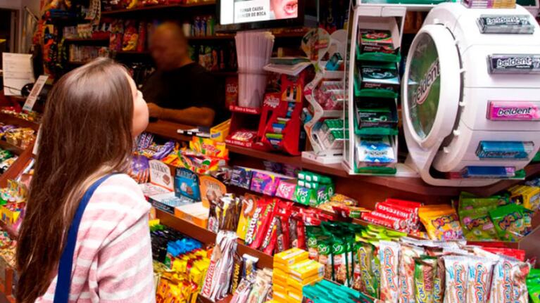 El alimento falso tiene los datos de la empresa productora en su etiqueta.