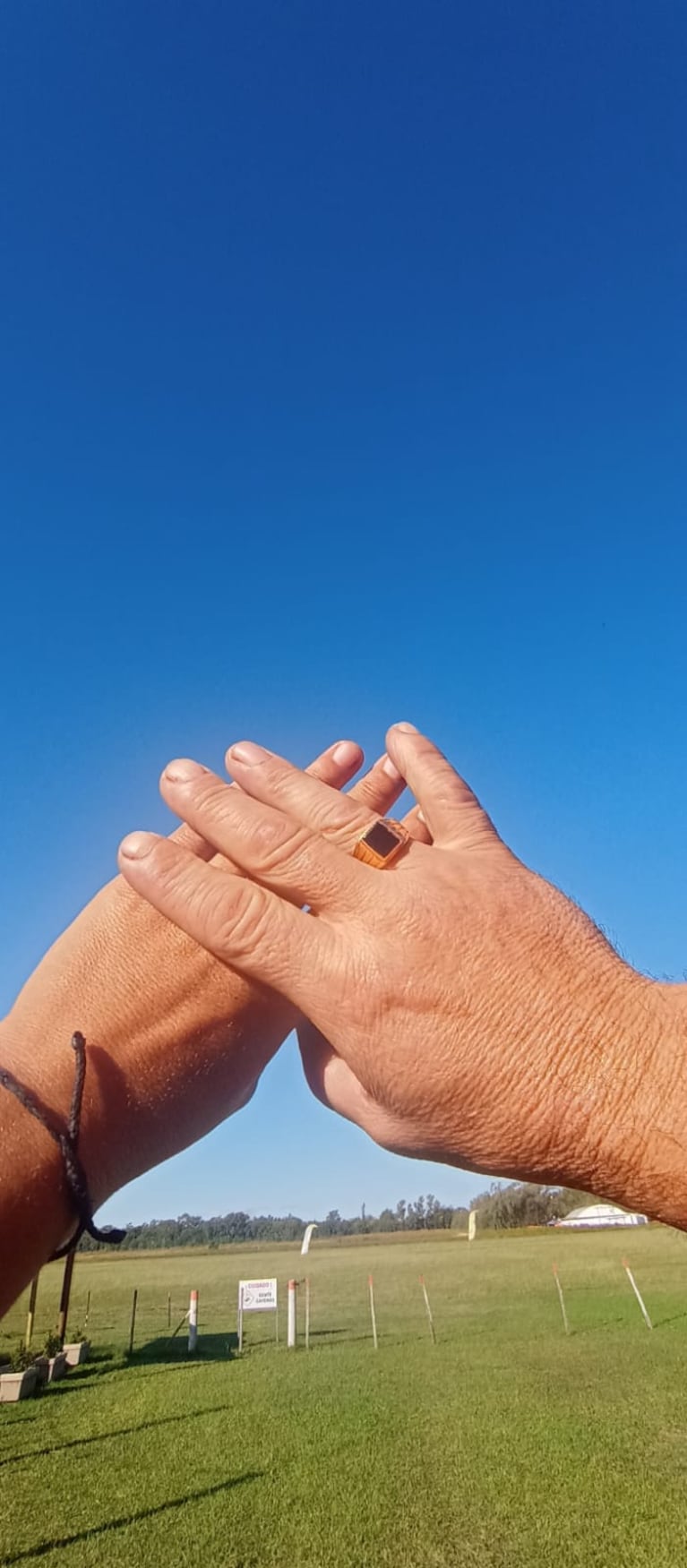 El anillo con el que Romina le pidió casamiento a Claudio.