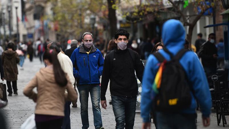 El anuncio se dio en medio del pico de casos en el país. 