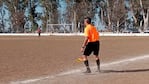 El árbitro dirigió el encuentro en medias.