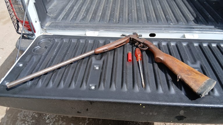 El arma con la que disparó el dueño de la casa.