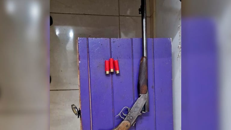 El arma que le secuestraron al hombre en Monte Buey.