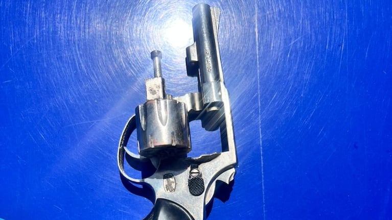 El arma que le secuestraron al hombre en Villa El Libertador.