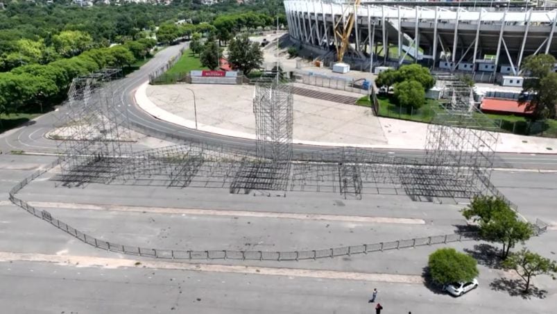 El armado del novedoso nuevo escenario que tendrá el Festival Bum Bum 2025.