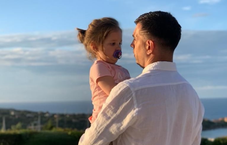 El arquero de la Selección le dedicó un posteo a su hija Ava.