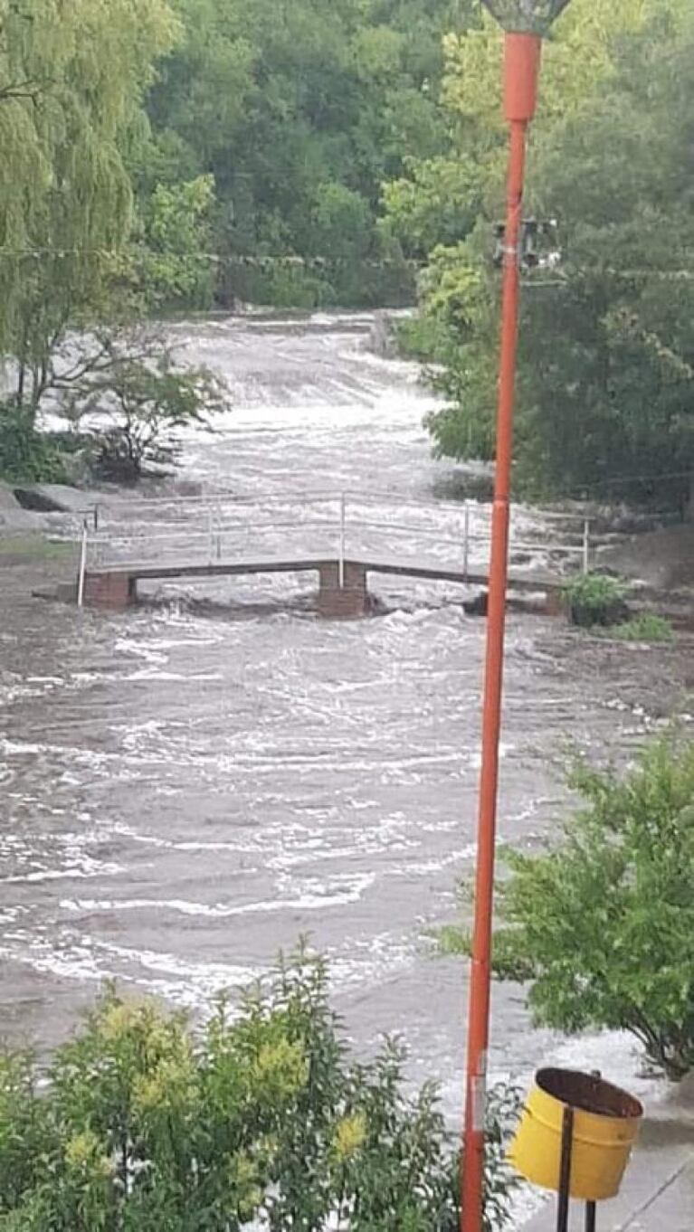 El arroyo de Tanti y una impresionante crecida