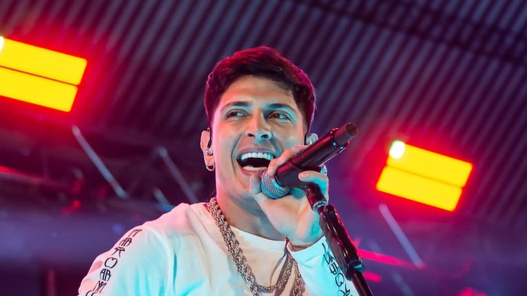 El artista compartió en sus redes sociales un video junto a Sarita.