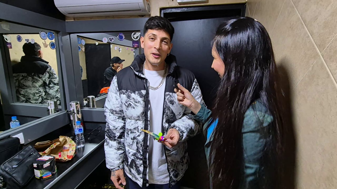 El artista compartió una situación relacionada a su hija Sarita previo a salir al escenario