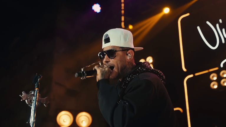 El artista estrenó un nuevo tema titulado "No es por acá".