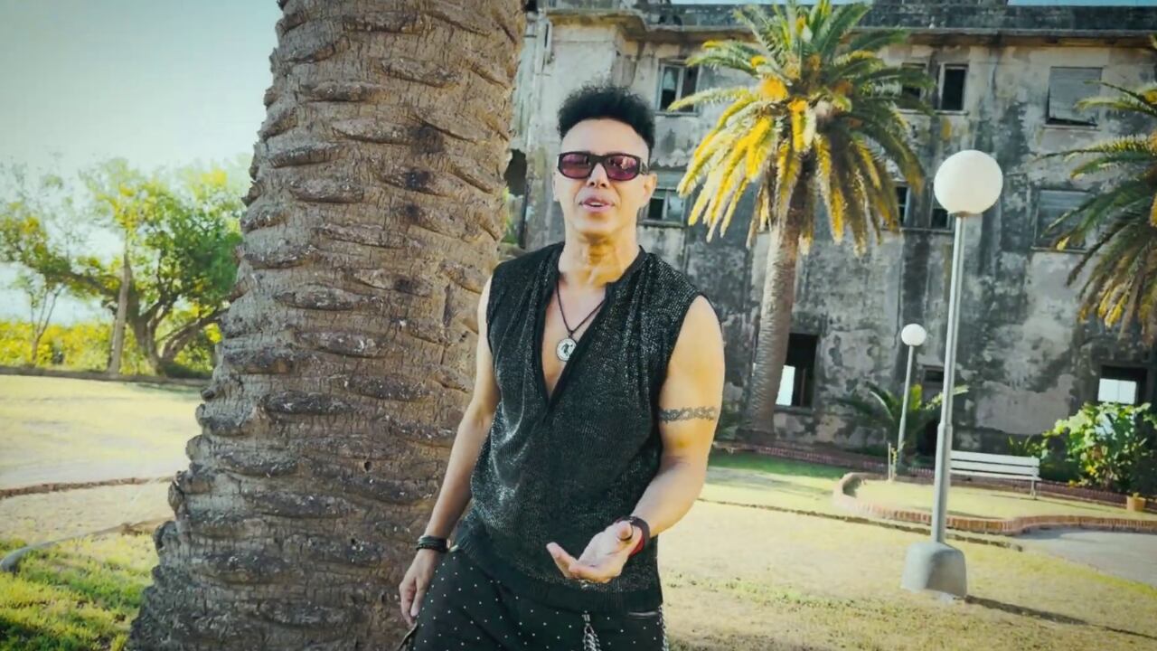 El artista estrenó un nuevo tema titulado "Quién".