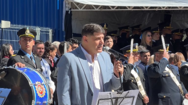 El artista fue invitado a la inauguración de la nueva escuela de suboficiales de Córdoba.