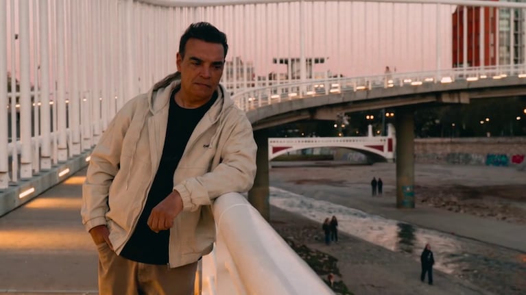 El artista lanzó una nueva canción grabada en la ciudad.