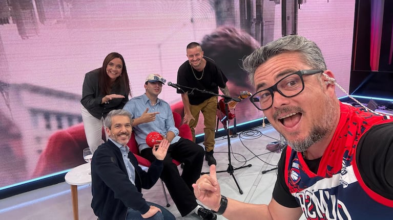 El artista pasó por el piso de Seguimos.