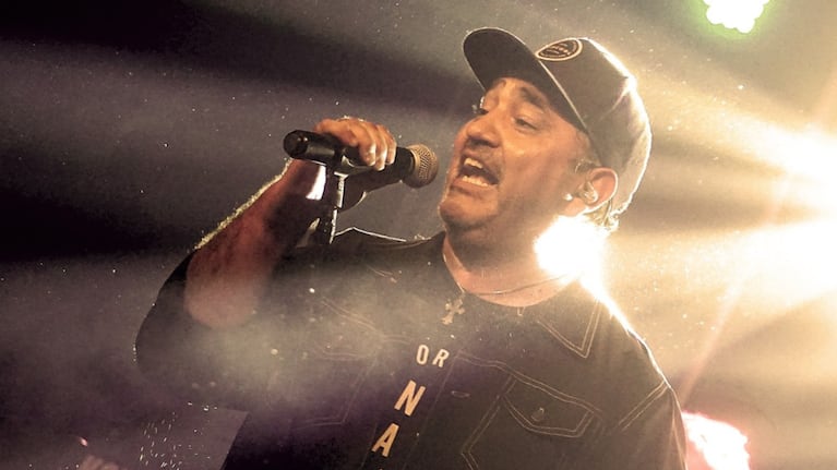 El artista reapareció tras su operación.