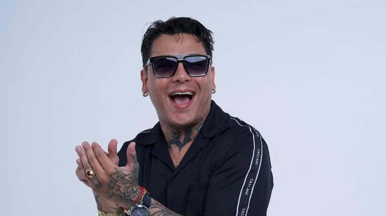 El artista se presentará por primera vez en Atenas, con invitados cuarteteros.