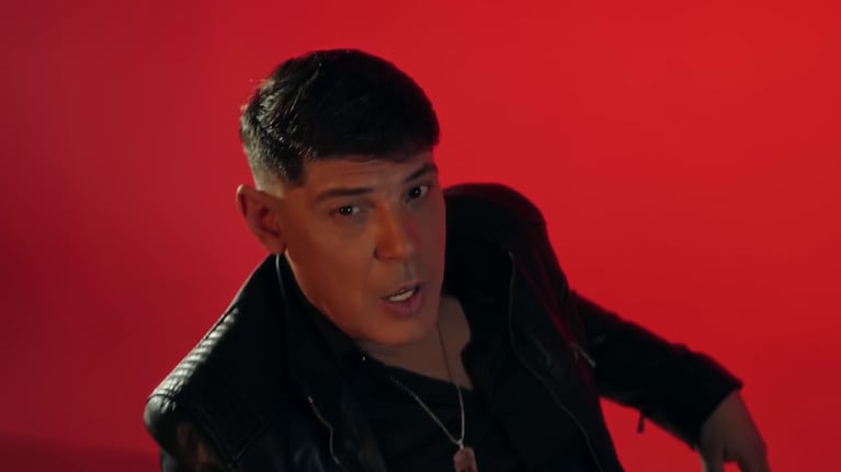 El artista sorprendió con el lanzamiento de un tema inédito.