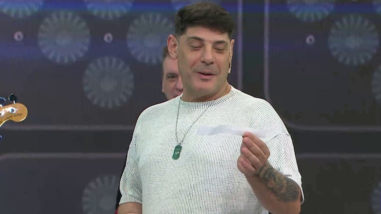 El artista sorprendió junto a Track 1 en Seguimos en El Doce, tras contar una particular anécdota.