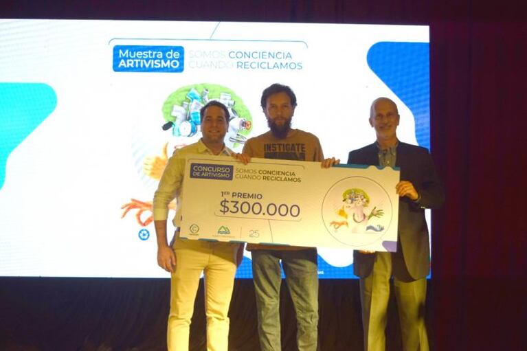 El "artivista" cordobés que ganó un premio con su obra sustentable