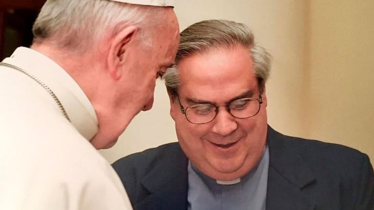 El arzobispo Rossi junto al papa Francisco.