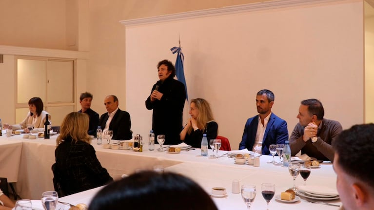 El asado de Milei para los diputados que apoyaron el veto a la reforma jubilatoria.