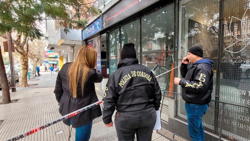 El asalto ocurrió a plena luz del día en una financiera. Foto: Fredy Bustos / El Doce.