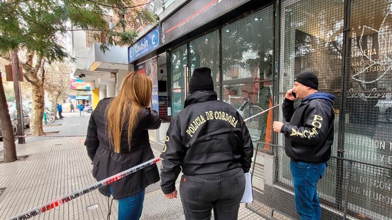 El asalto ocurrió a plena luz del día en una financiera. Foto: Fredy Bustos / El Doce.