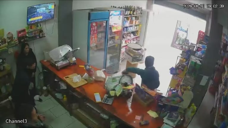 El asalto ocurrió en un almacén de Merlo.