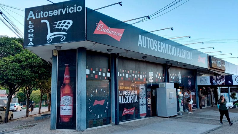 El asalto ocurrió en un autoservicio de Carlos Paz. Foto: Mateo Lago/El Doce.