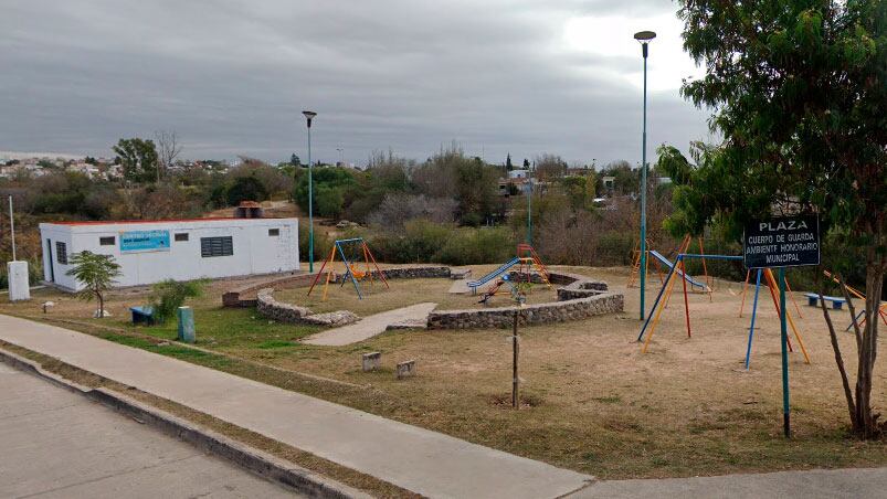 El asalto sucedió en la plaza del barrio.