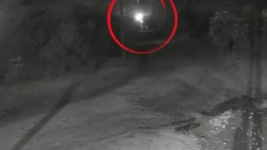 El asesino arrastró el cadáver en plena madrugada.