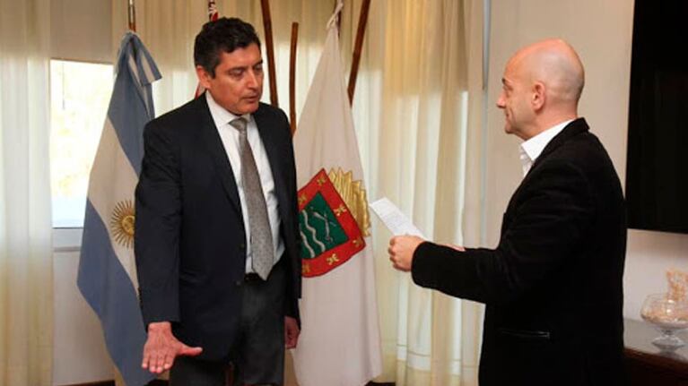 El asesor letrado Darío Pérez (izquierda) junto al intendente de Carlos Paz, Daniel Gómez Gesteira (derecha).